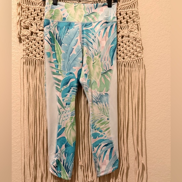 Nike Pants - Nike All-In Dri-FIT Mid-Rise Leggings – Tropical Floral Print, Activewear Medium